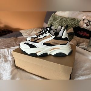 Steve Madden Possession Sneakers